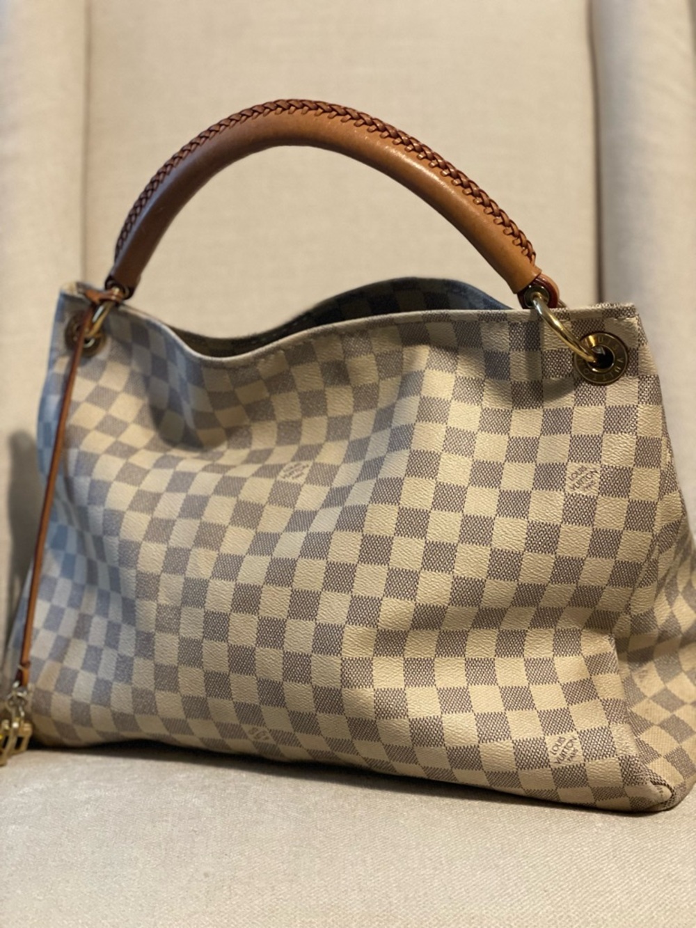 Luxury Checkered Top-Handle Women's Louis Vuitton Bag in Beige and White